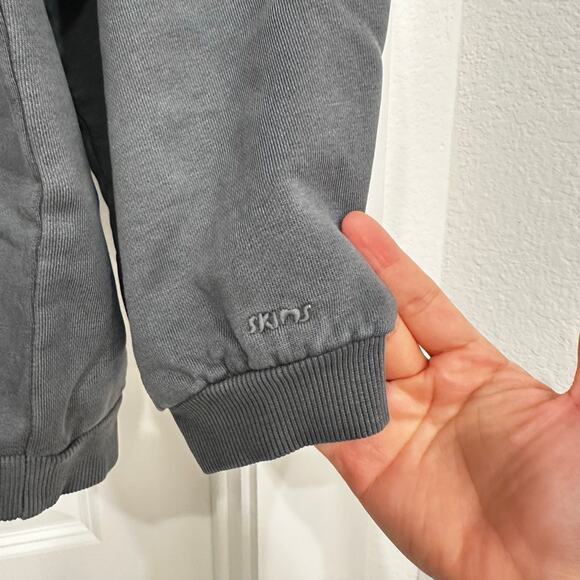 NWT SKIMS BOYFRIEND FLEECE HALF ZIP PULLOVER IN ZIRCON SIZE XS - Picture 9 of 9